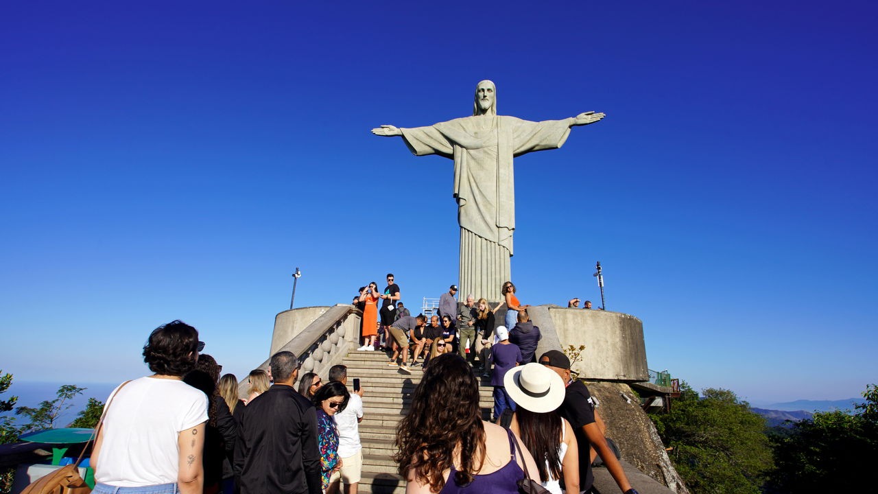 Homem passa mal e morre na escadaria do Corcovado, ponto turístico do Rio