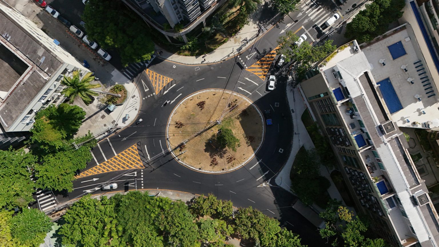 Prefeitura finaliza obras da nova rotatória na Rua Marquês de São Vicente, na Gávea