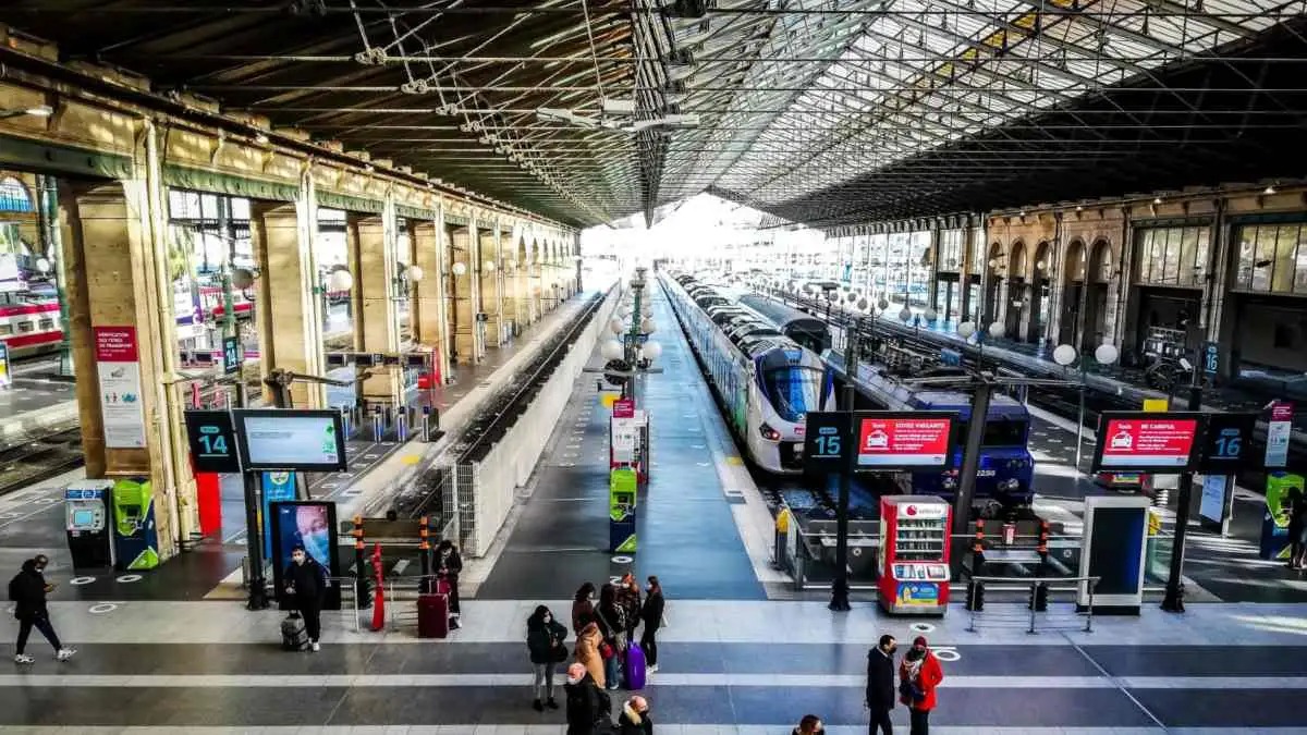 Bomba da Segunda Guerra Mundial é encontrada em estação de trem de Paris