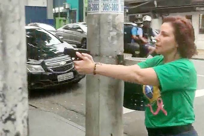 STF vai julgar deputada Carla Zambelli por porte ilegal de arma entre 21 e 28 de março