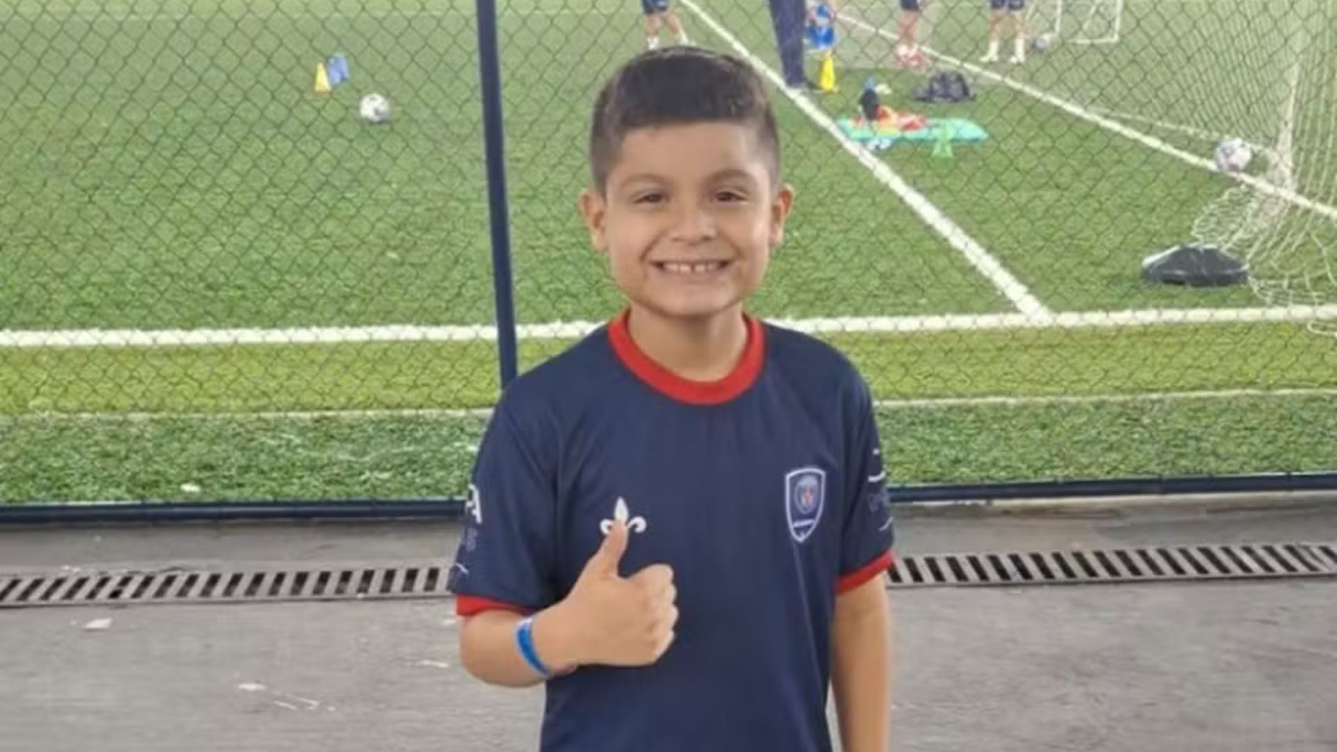 Menino de 9 anos salva irmã engasgada com manobra de Heimlich em Manaus