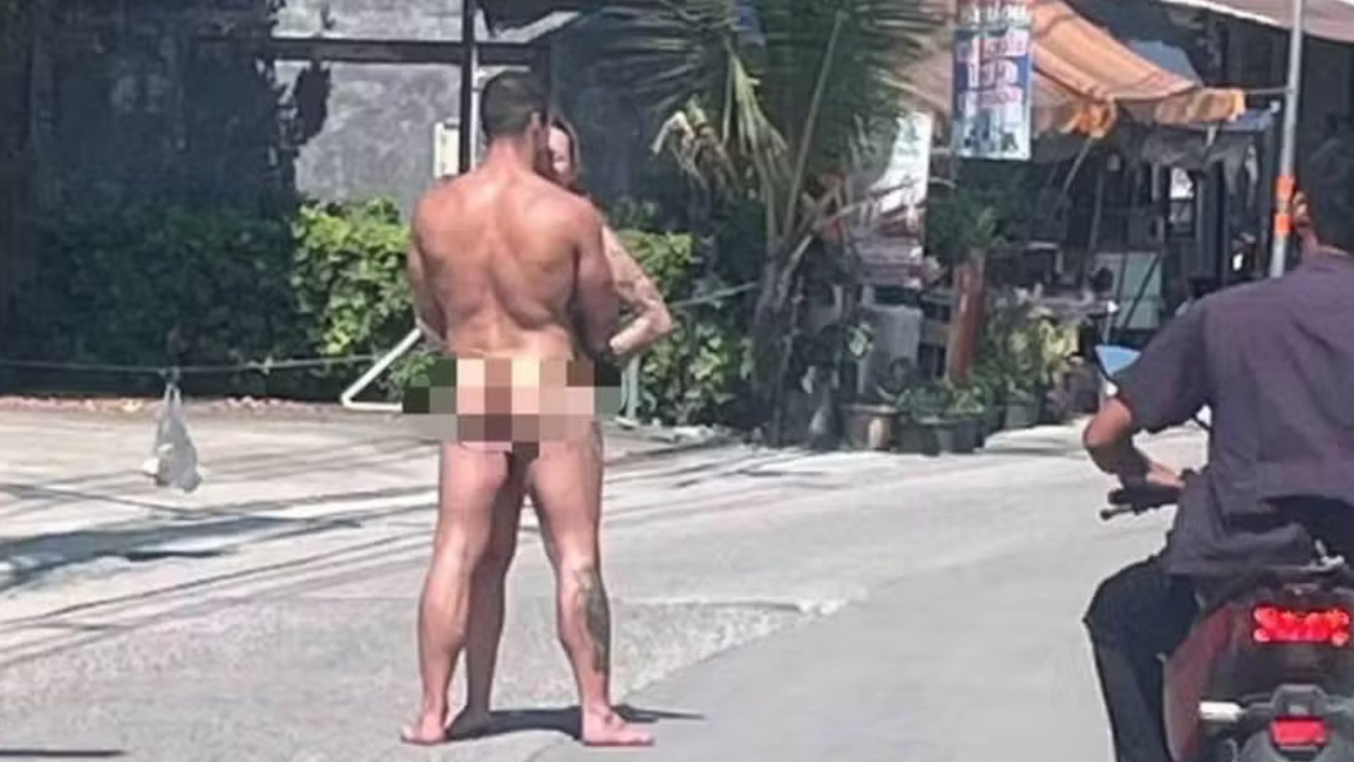 Casal é detido por ato de nudez em via pública em Koh Phangan, na Tailândia