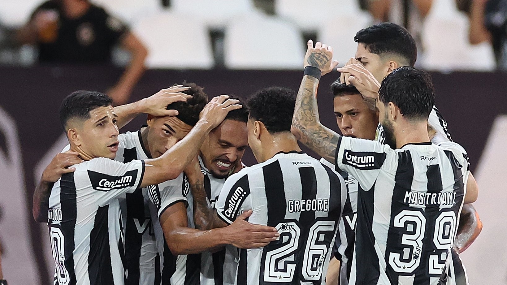 Brasileirão: Botafogo vence Fluminense por 2×0 no Nilton Santos e espanta crise
