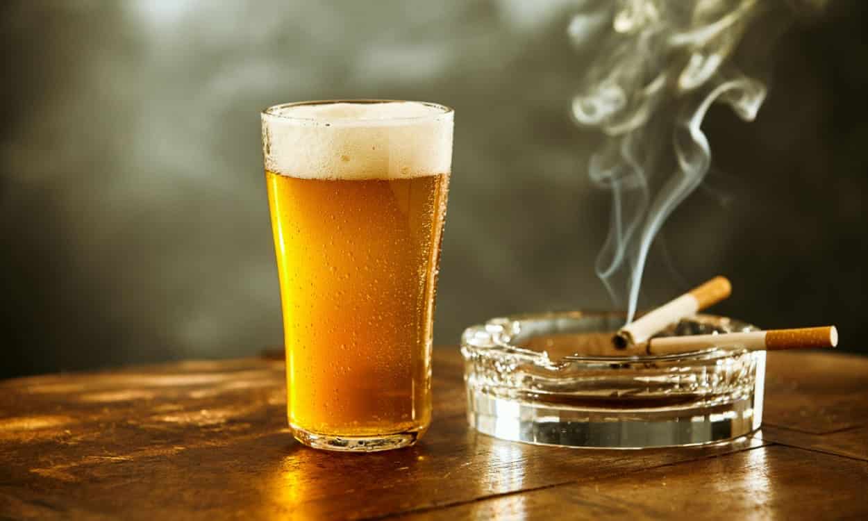 Consumo de cigarro, álcool e bebidas muito quentes eleva risco de câncer de esôfago, alerta especialista