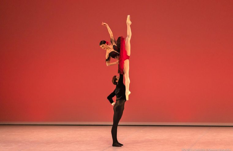 Mayara Magri e Victor Caixeta estreiam nesta quinta (15) no Theatro Municipal com ‘O Lago dos Cisnes’