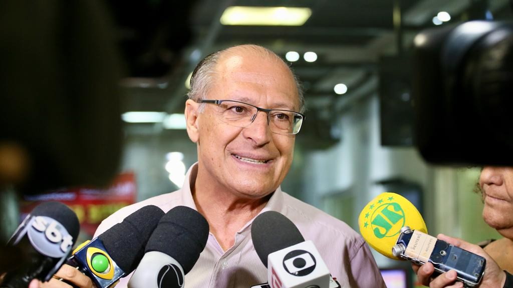 Geraldo Alckmin passa mal e cancela agenda após suspeita de inflamação intestinal