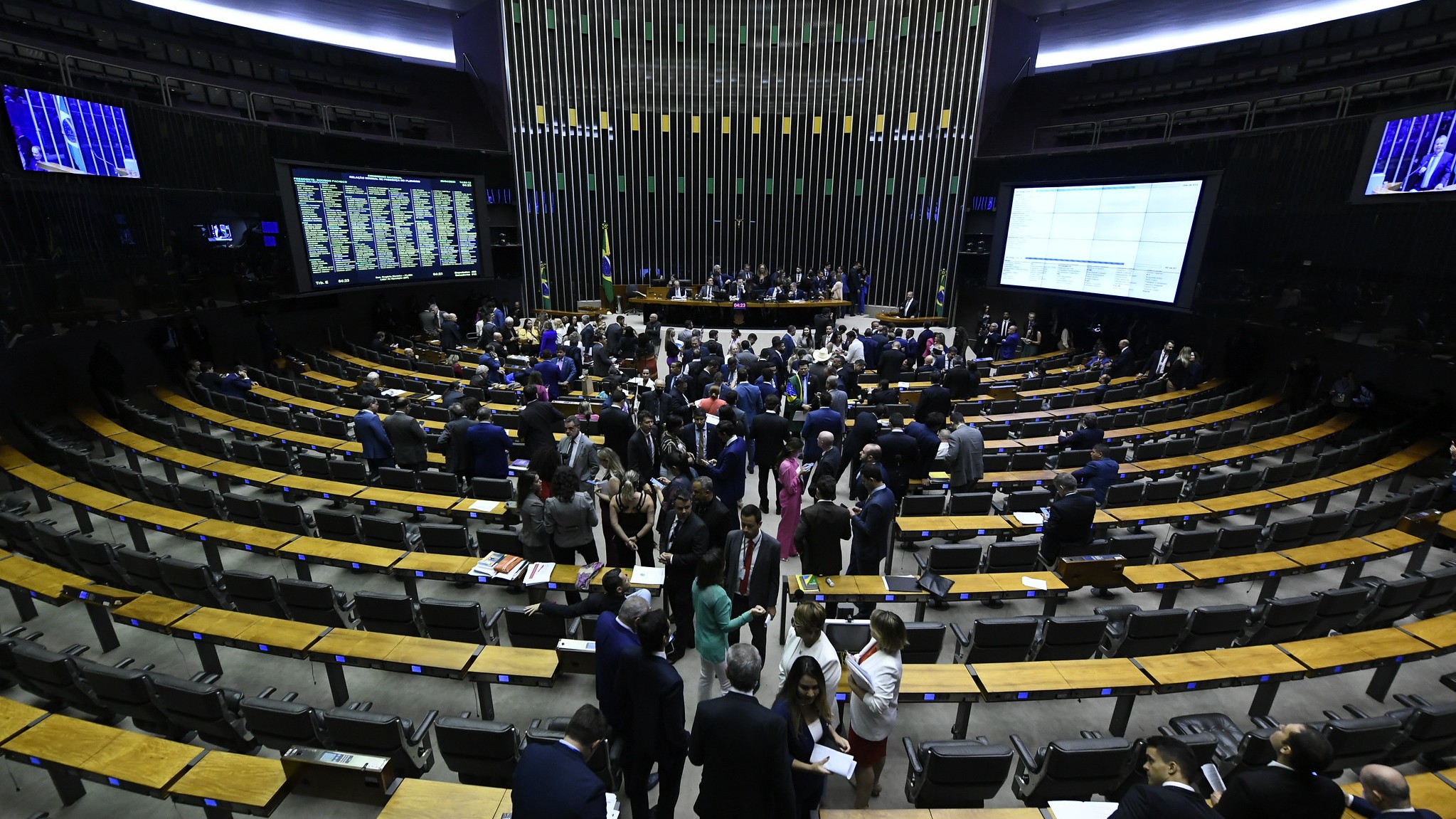 Câmara aprova urgência de projeto que proíbe descontos automáticos em benefícios do INSS
