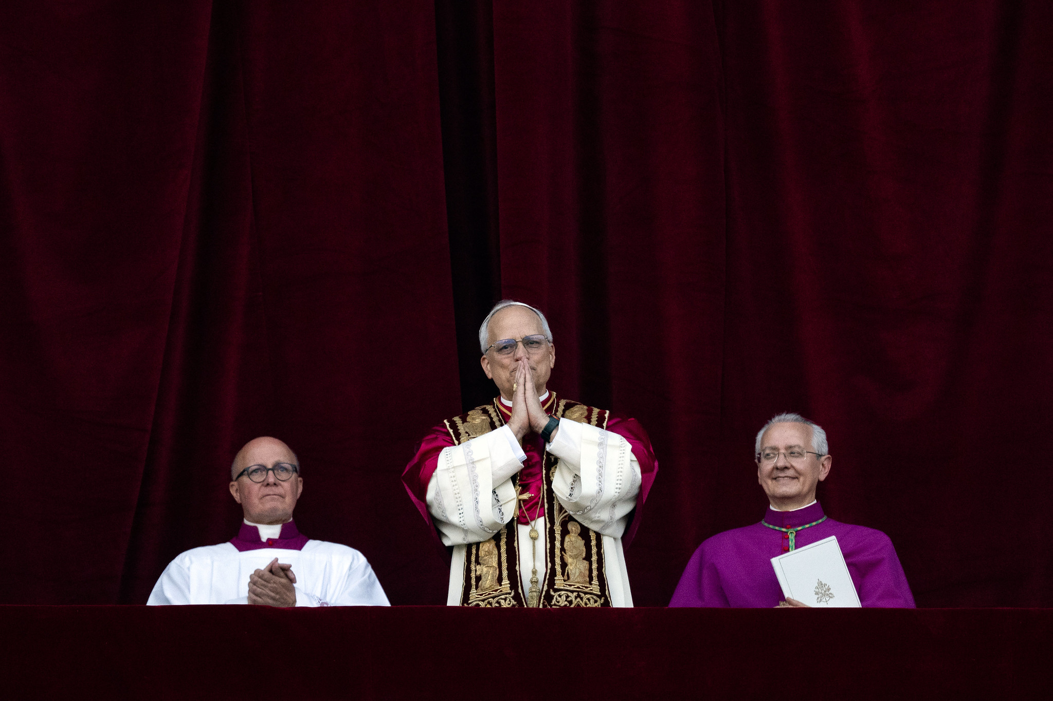 Papa Leão XIV alerta para substituição da fé por culto à tecnologia, dinheiro e poder