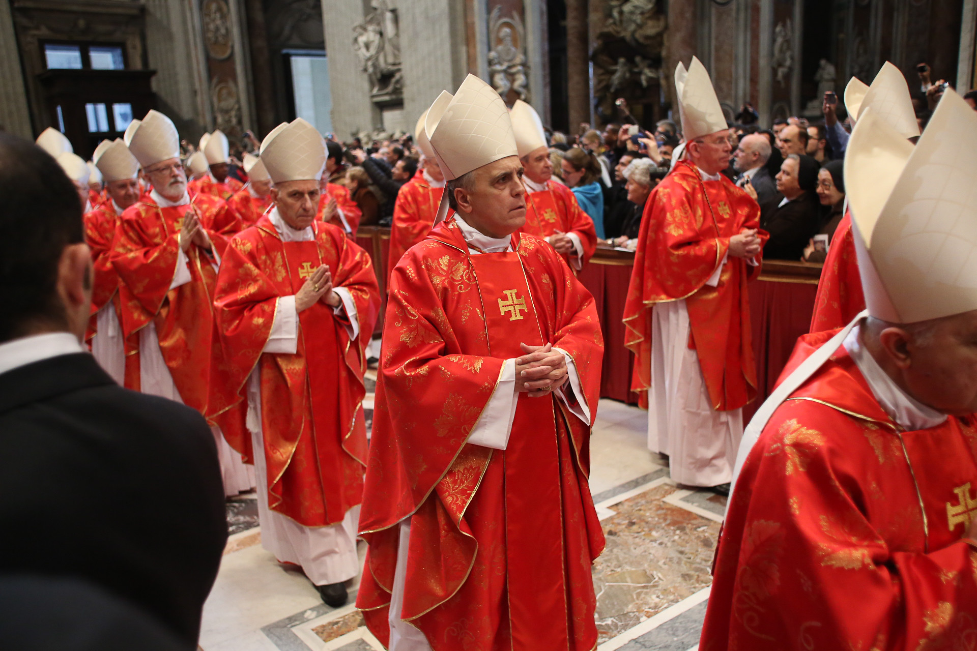Cardeais entram em reclusão antes de conclave que elegerá sucessor de papa Francisco