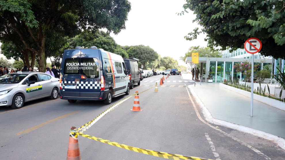 Polícia detém homem que ameaçava explodir bomba em frente a ministério em Brasília