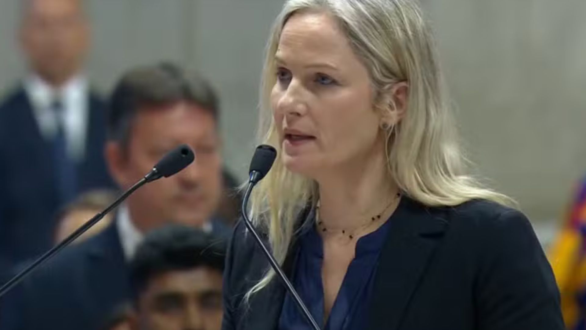 Jornalista brasileira faz leitura da Oração Universal em missa de abertura do Conclave