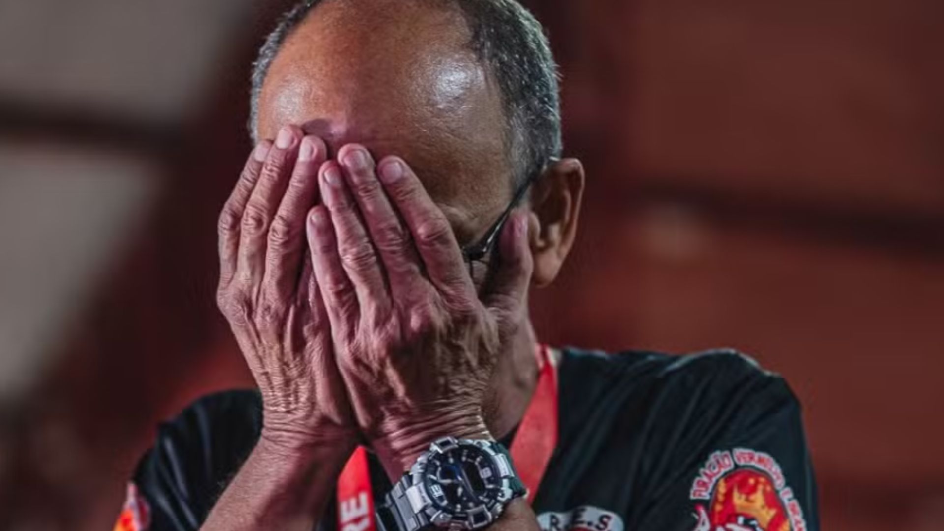 Viradouro homenageia mestre Ciça no enredo de 2026 e emociona ícone do samba com surpresa na quadra