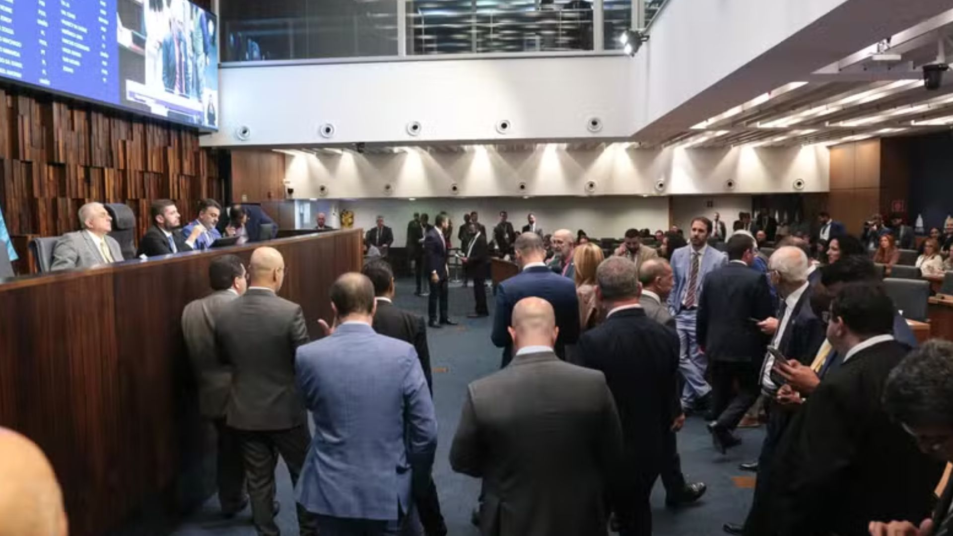 Alerj aprova segurança para ex-governadores por até 8 anos