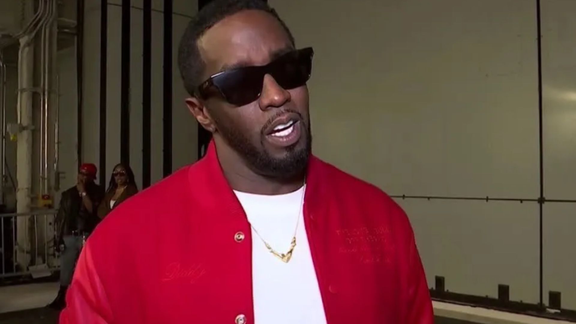 Acusado de tráfico sexual, Diddy declara amor para público e menciona filho