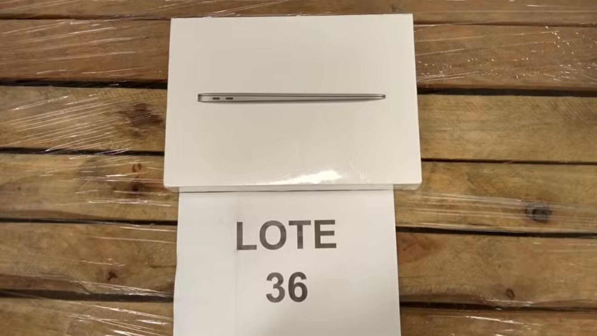 Receita Federal faz leilão com iPhones, carros, MacBooks e patinetes a partir de R$ 150