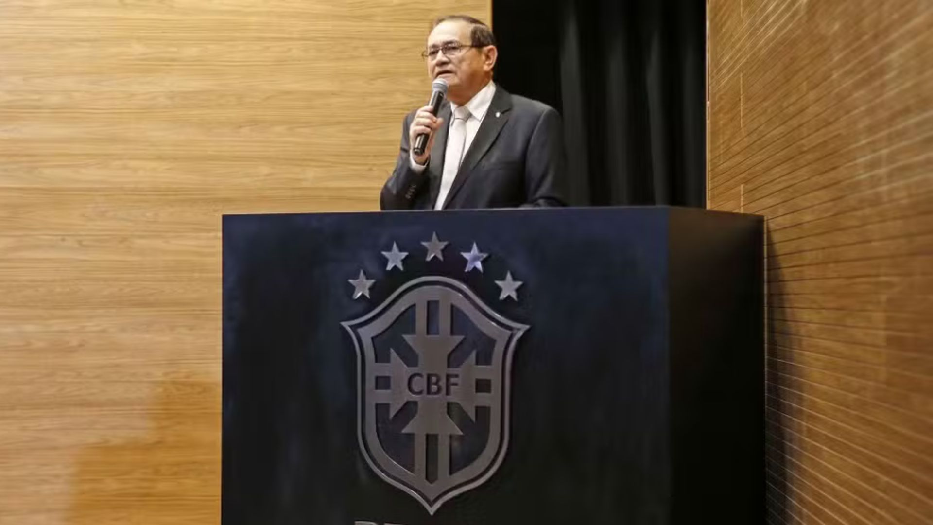 Audiência sobre assinatura de Coronel Nunes é cancelada após justificativa médica