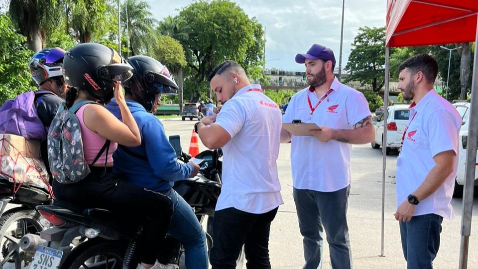 Blitz em Niterói instala antenas corta-pipa gratuitamente para motociclistas nesta terça (6)