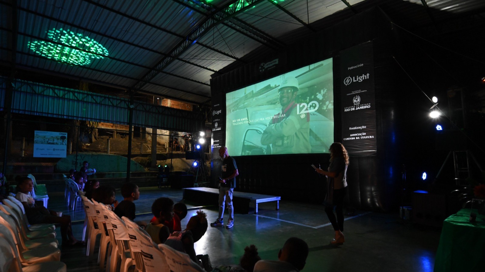 Fim de semana tem cinema gratuito com pipoca em Nilópolis nos dias 17 e 18 de maio