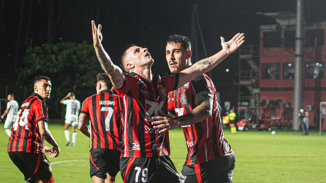 Vasco perde de virada por 2×1 contra Vitória, em Salvador, pelo Brasileirão