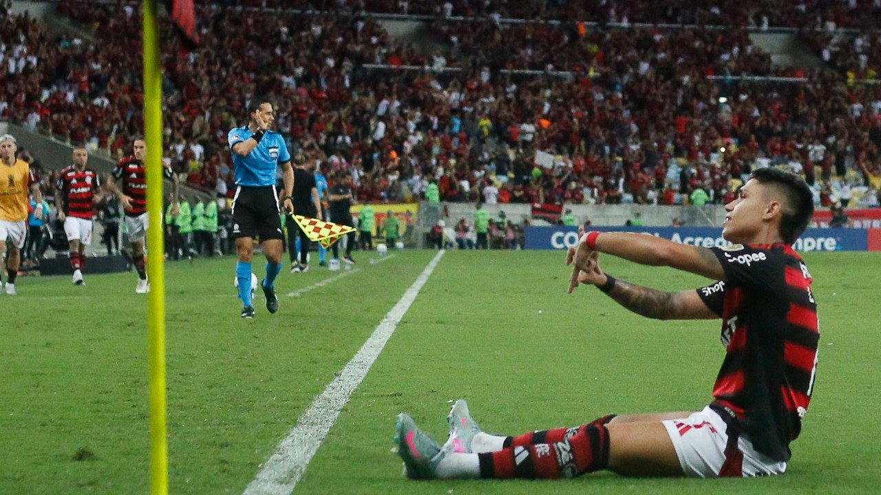 Flamengo vence LDU por 2×0 no Maracanã respira na Libertadores com gols de Léo Ortiz e Luiz Araújo