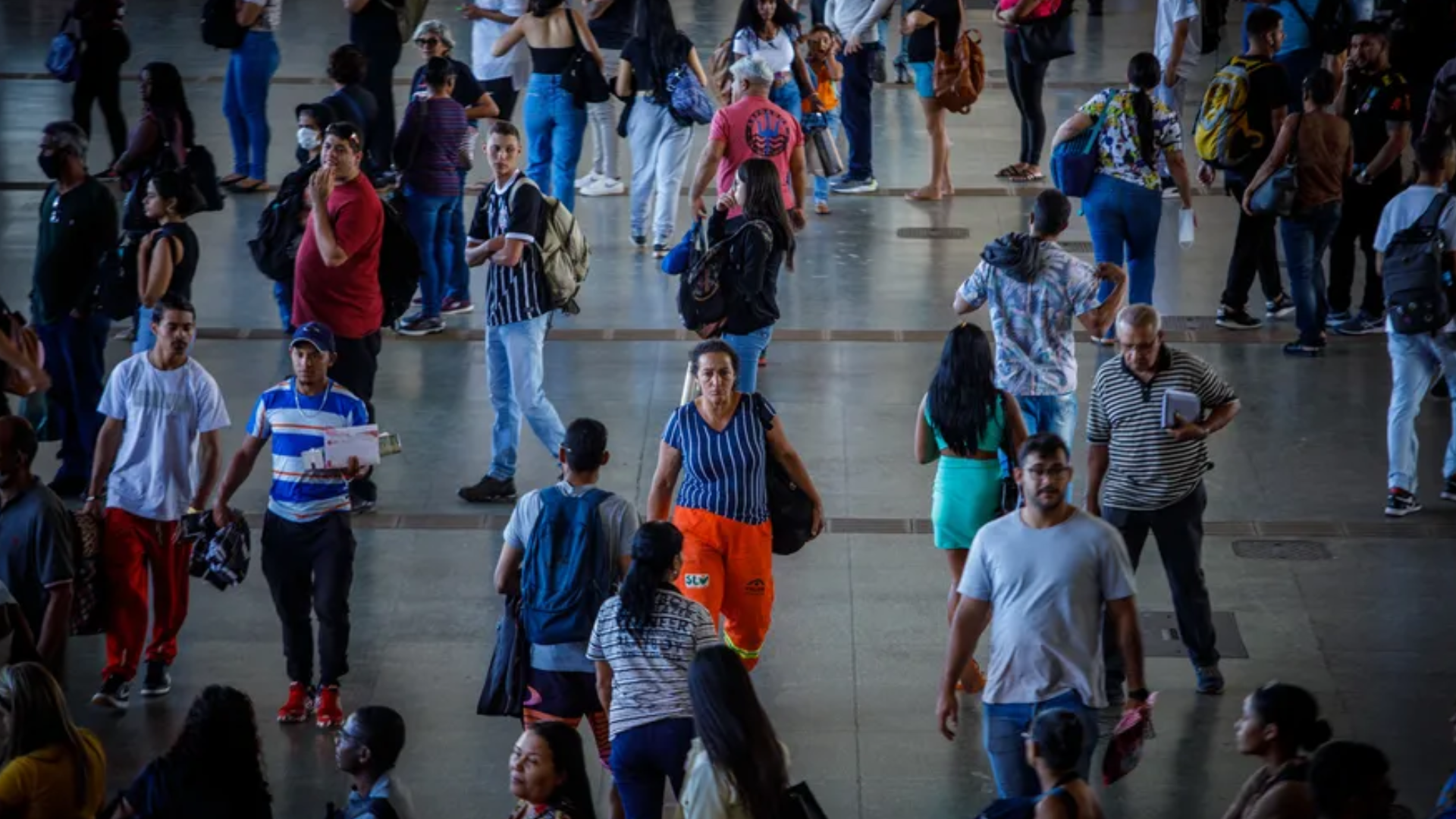 Renda média do brasileiro cresce 4,7% em 2024 e atinge maior valor da série histórica, diz IBGE