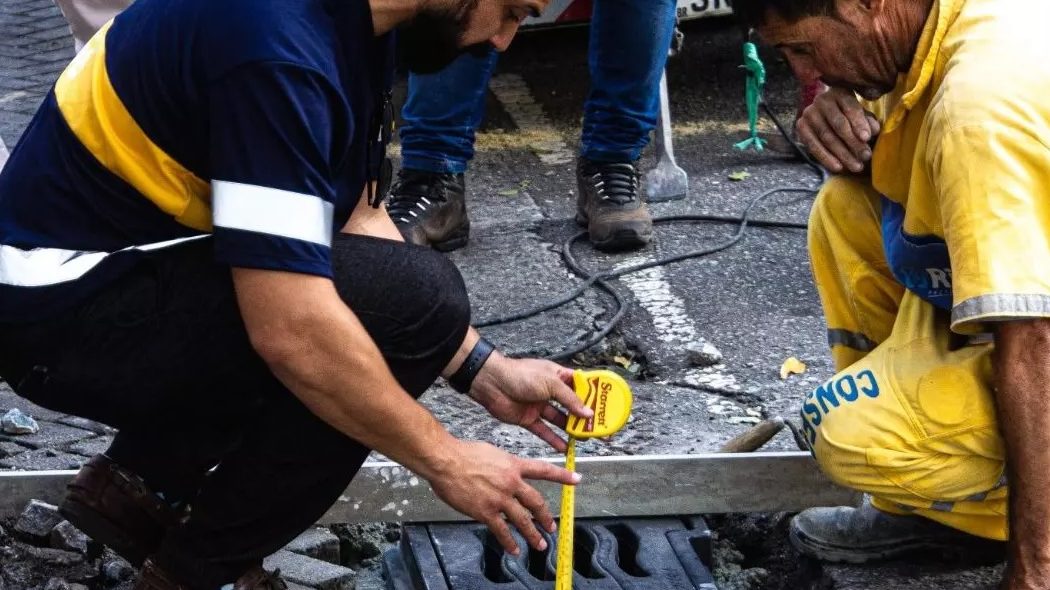 Prefeitura do Rio testa ralos antifurto com material sem valor comercial para reduzir roubos