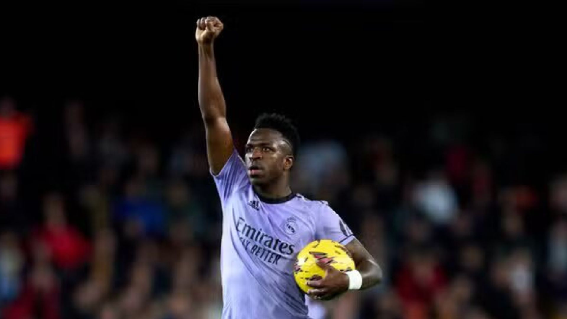 Justiça condena torcedores de Valladolid por ato de racismo contra Vinicius Jr.