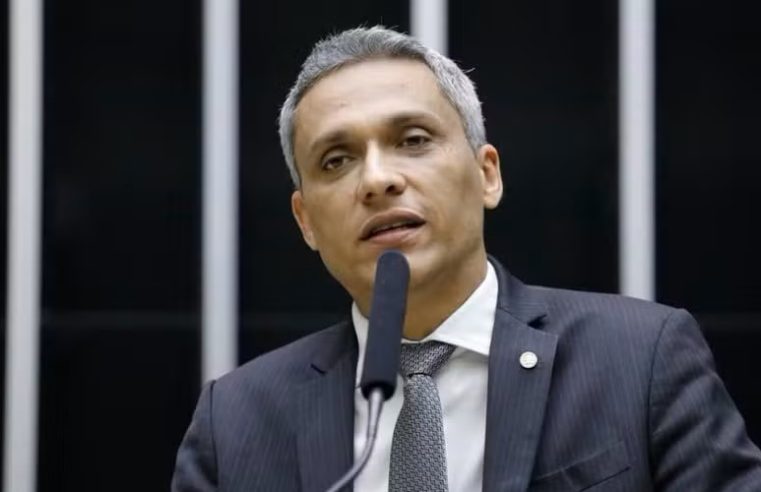 Deputados bolsonaristas propõem retirada de crimes de golpe de Estado do Código Penal
