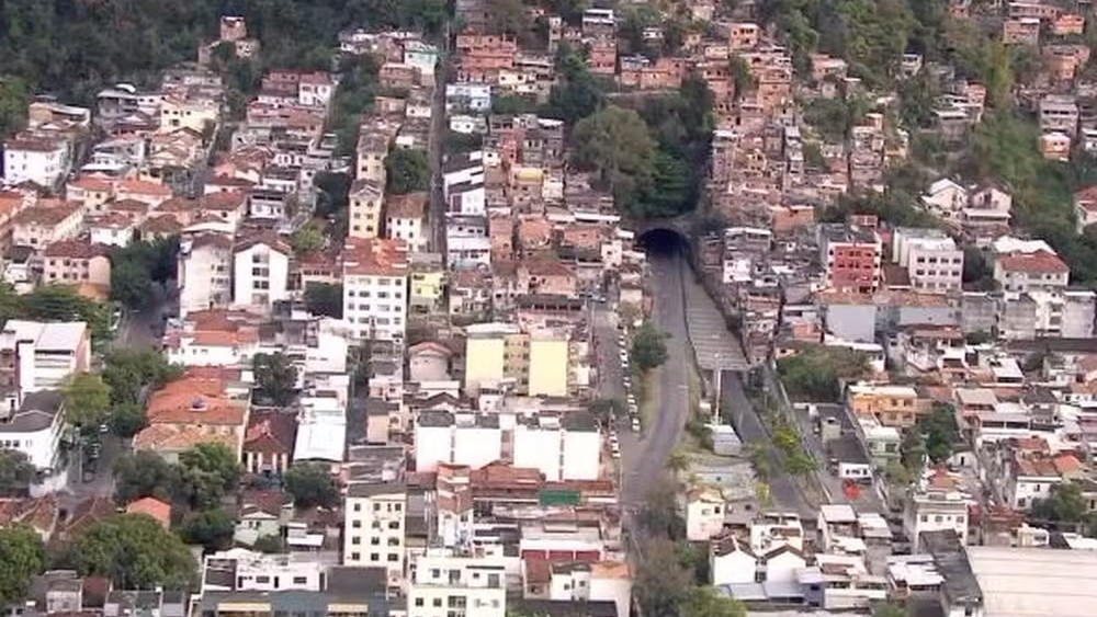 Dia das Mães é marcado por tiroteio entre facções no Morro dos Macacos