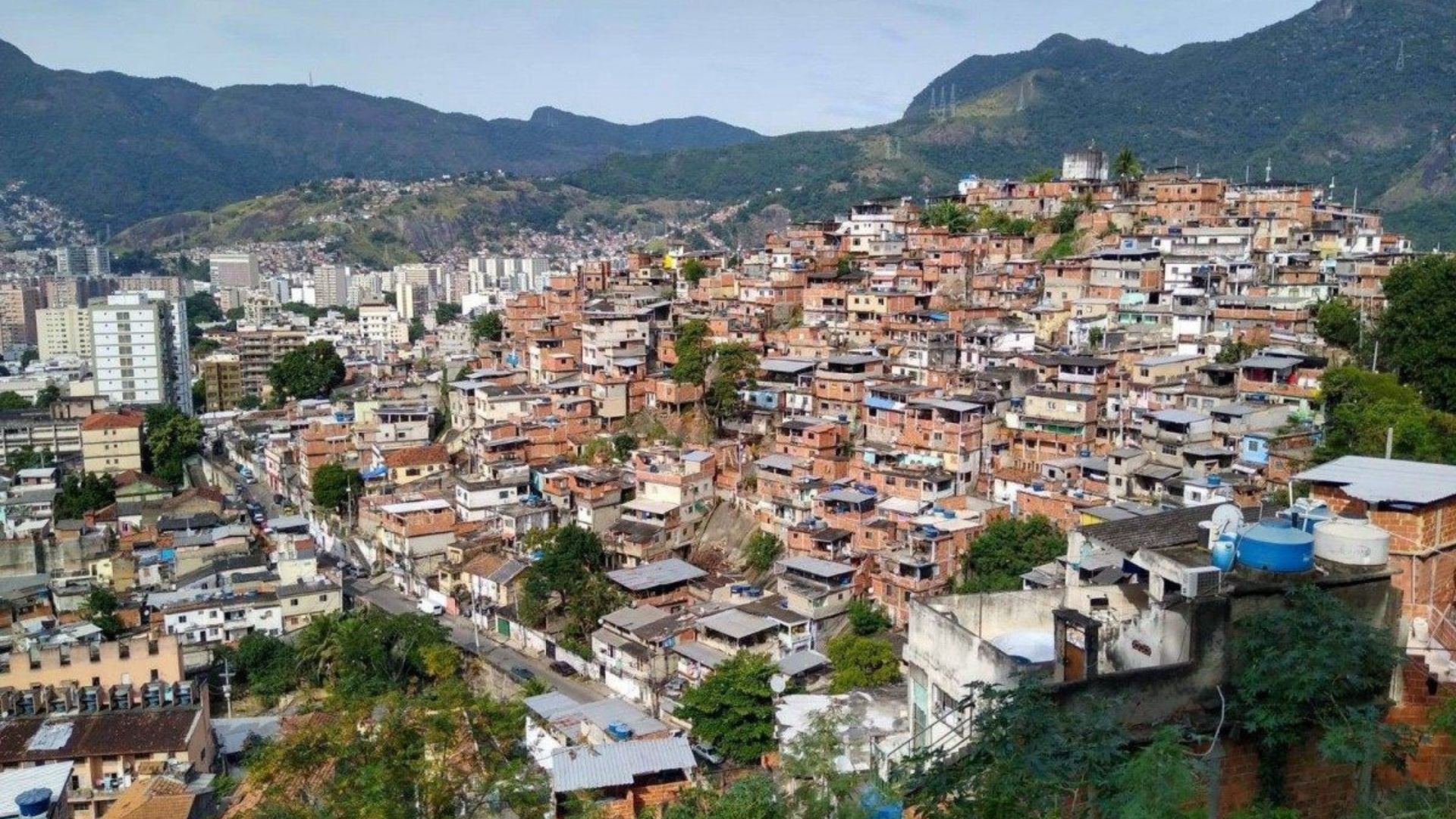 Morro dos Macacos, na Zona Norte do RJ registra 37 tiroteios somente esse ano