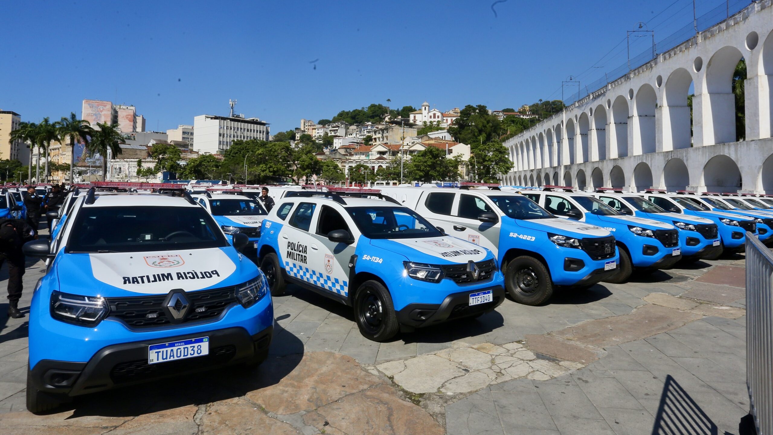RJ entrega 214 novas viaturas à Polícia Militar e prevê concurso em 2026
