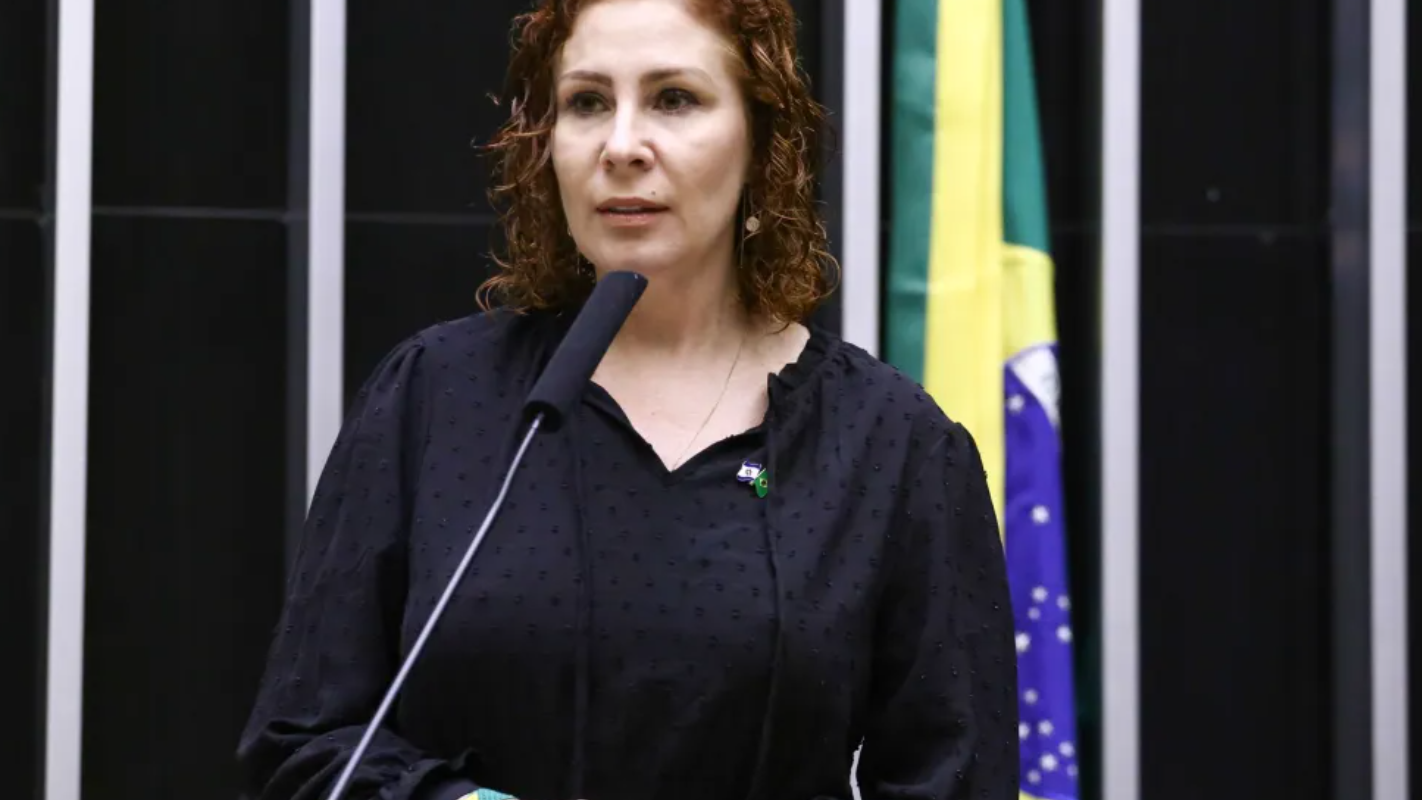 Parlamento italiano é informado de que governo ainda não localizou Carla Zambelli no país