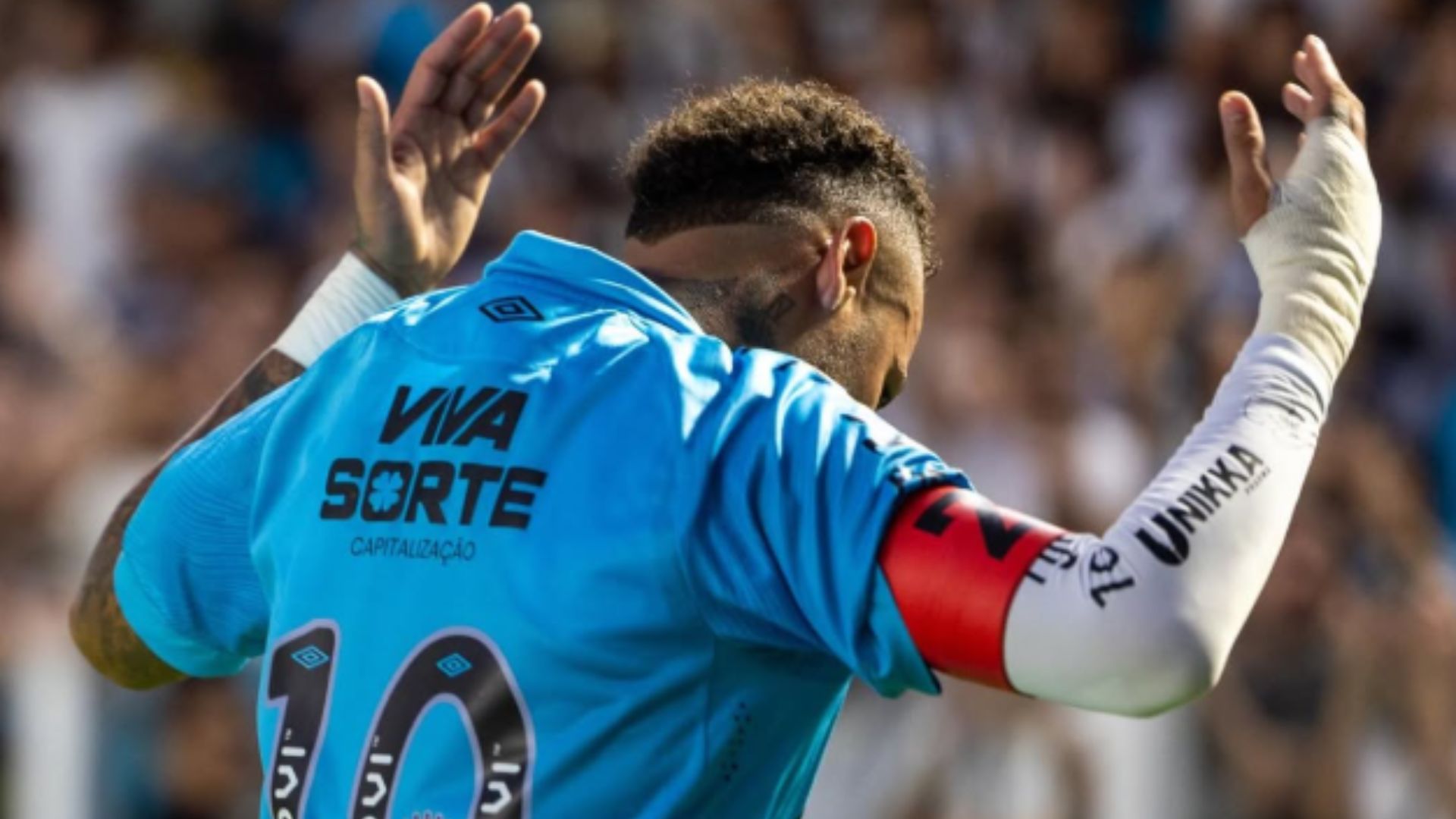 Pai de Neymar diz que objetivo é manter atacante no Santos por mais tempo
