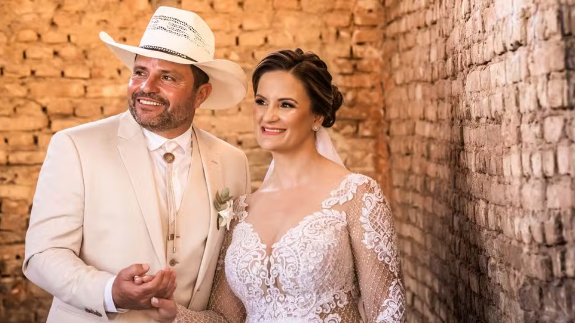 Casal que perdeu noivos em acidentes na mesma avenida celebra primeiro ano de casamento