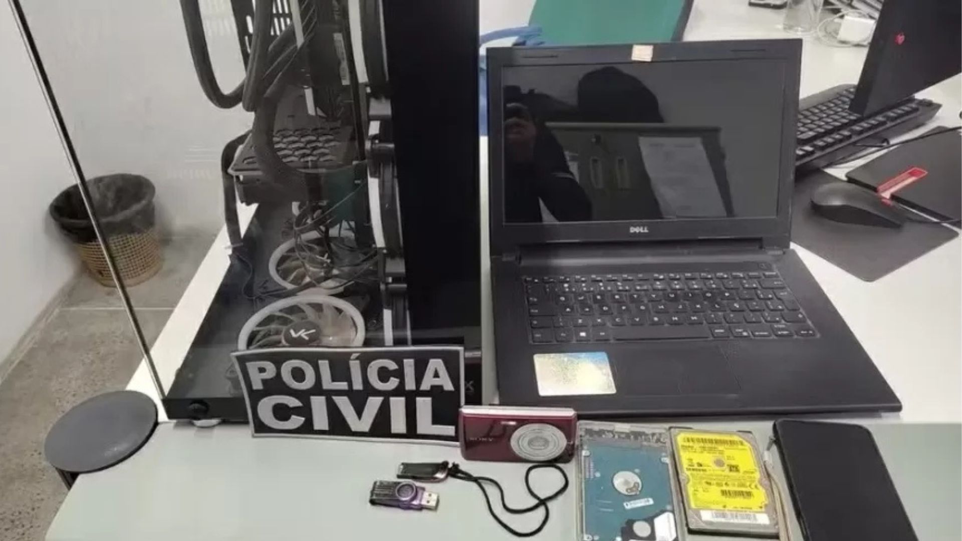 Jovem é preso no Ceará com 40 mil fotos íntimas que vendia ilegalmente em plataformas adultas
