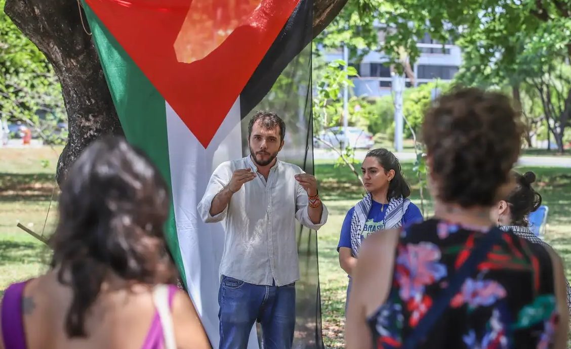 Israel decide deportar ativista Thiago Ávila que iniciou greve de fome
