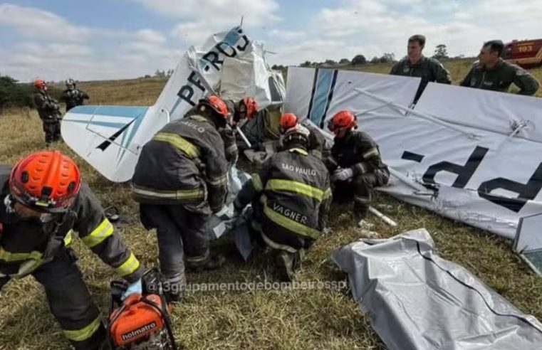 Avião de instrução cai em área rural de São José do Rio Preto (SP) e duas pessoas morrem