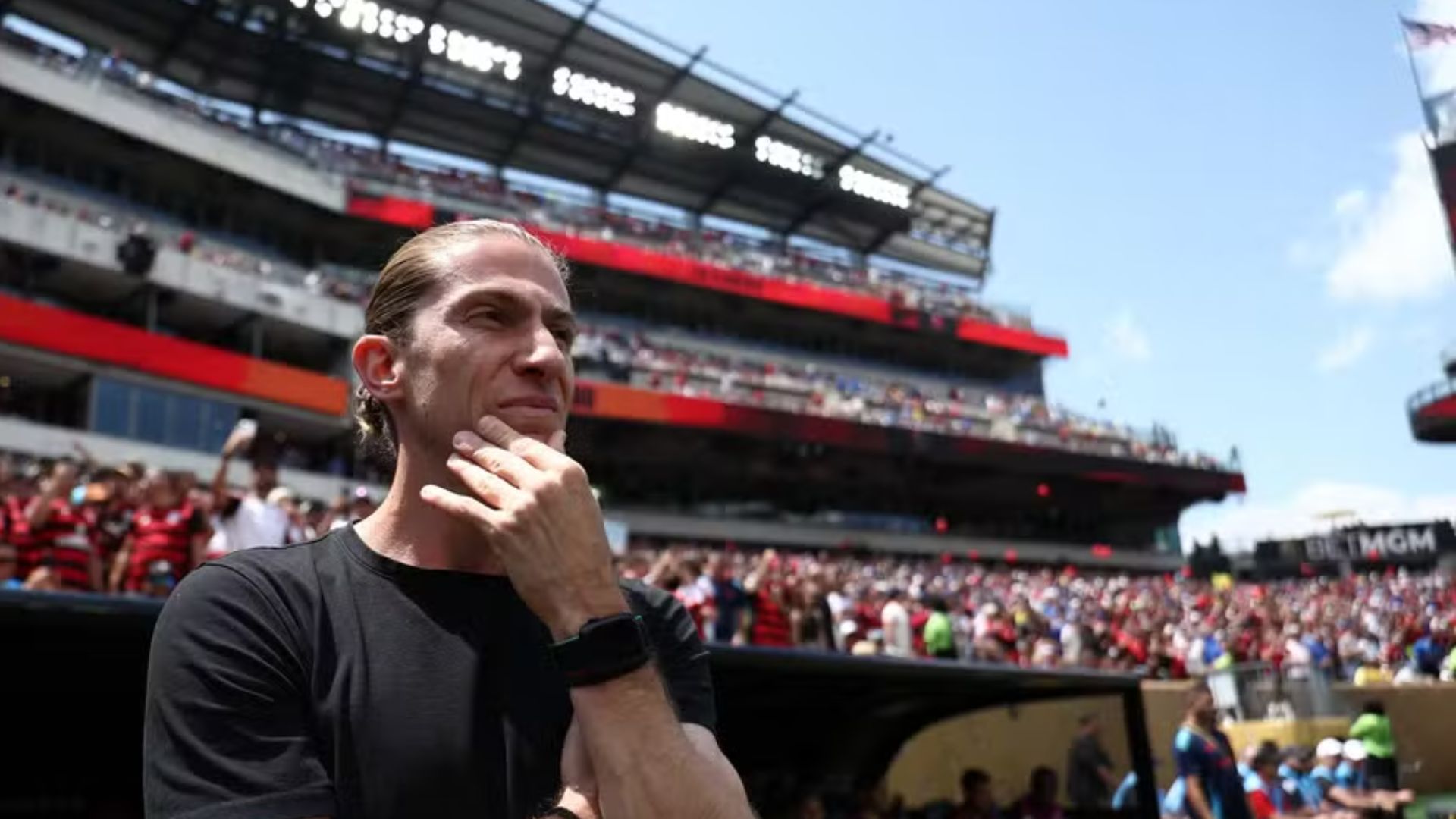 Filipe Luís está à frente de Arrascaeta e Pedro na fila de prioridades de renovação do Flamengo