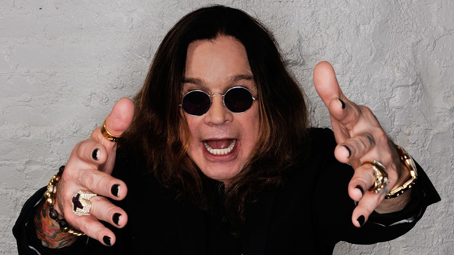 Ozzy Osbourne, lenda do heavy metal e vocalista do Black Sabbath, morre aos 76 anos