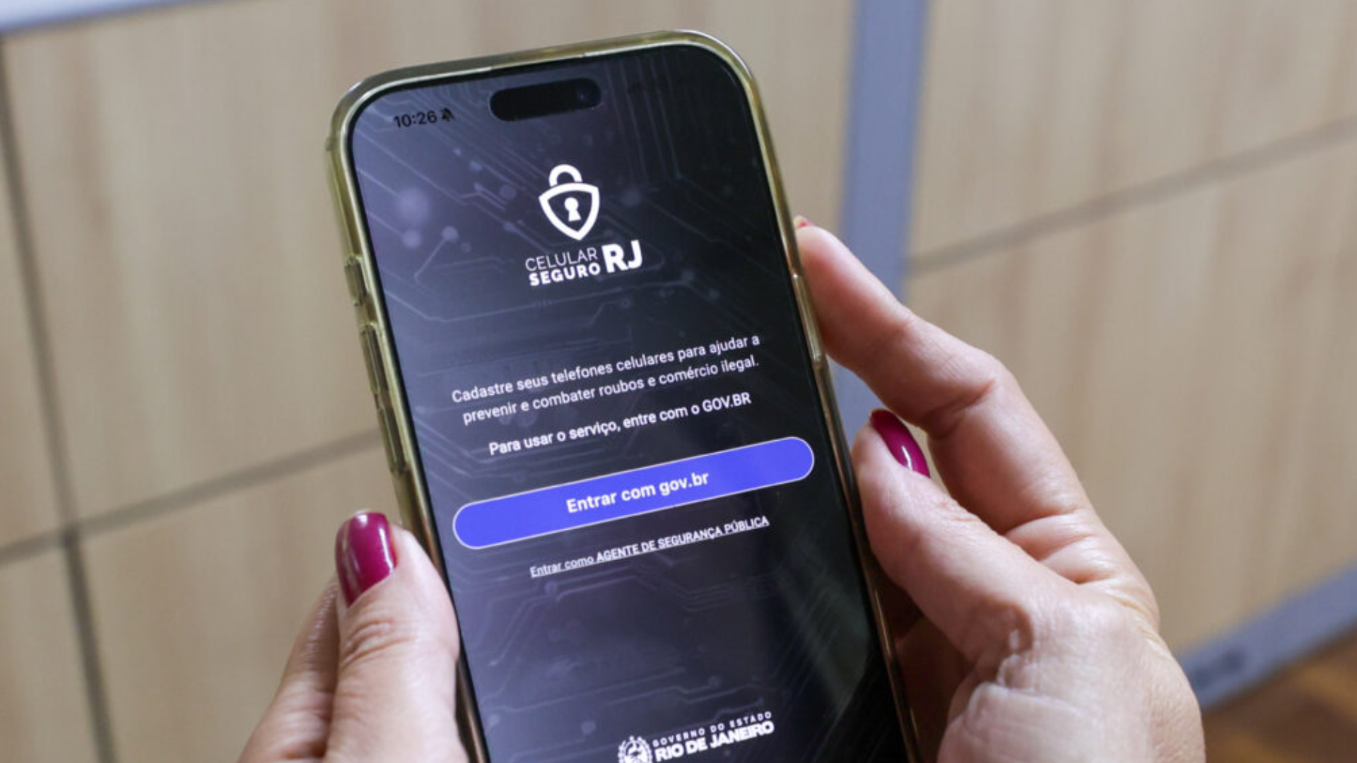 Governo do RJ lança aplicativo contra roubos de celular e gera atrito com governo federal, que tem ferramenta com mesmo nome