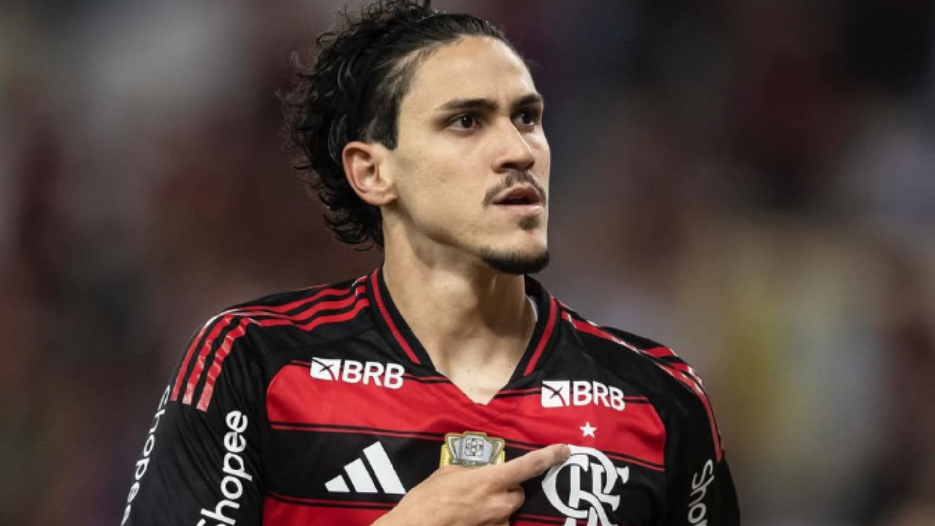 Pedro reúne elenco do Flamengo e se manifesta após polêmicas e críticas públicas: ‘Esperava mais respeito’