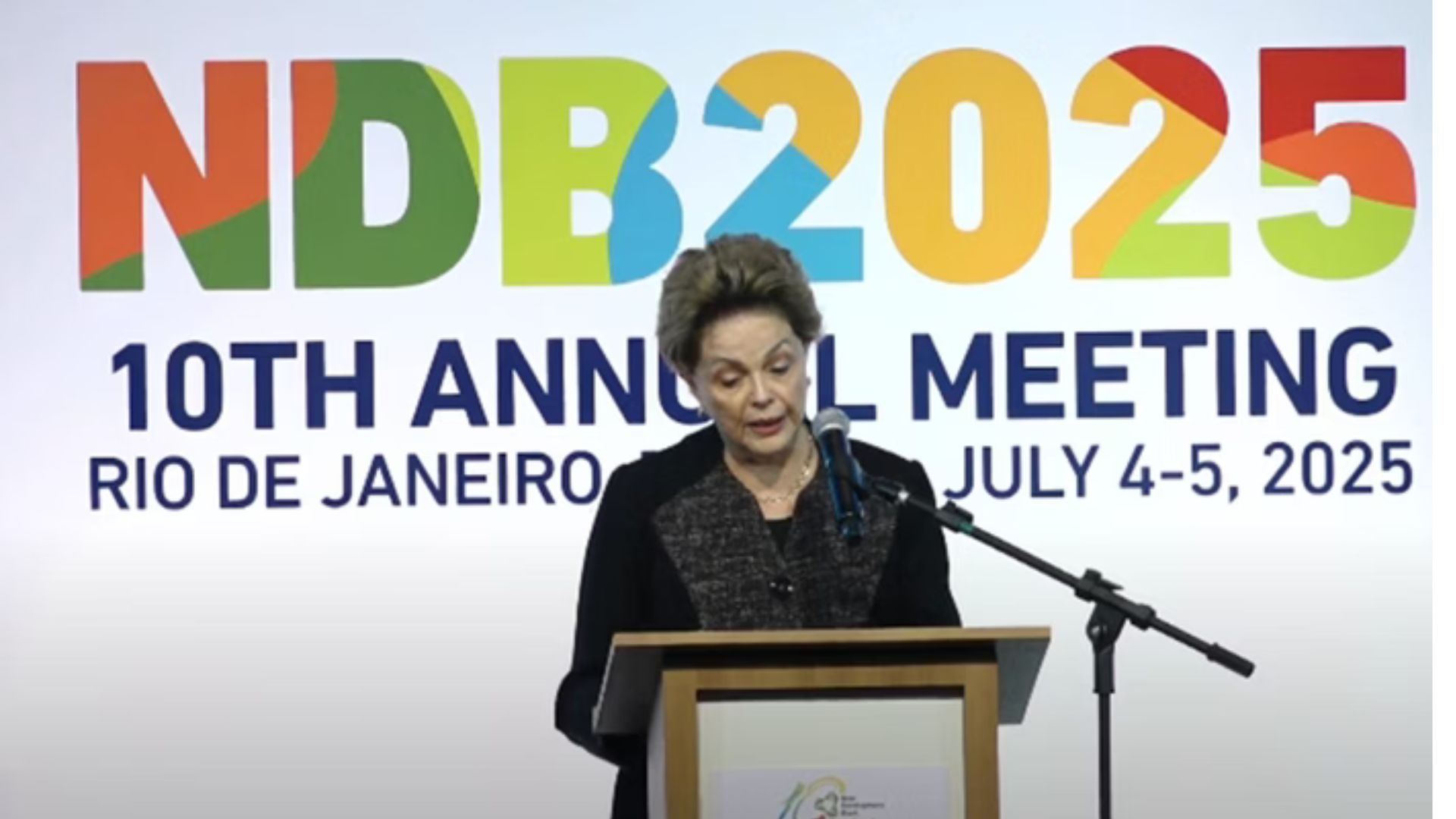 Dilma cutuca Trump durante Brics e critica uso de tarifas como subordinação política