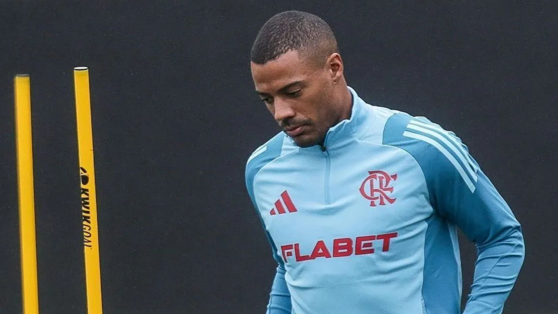 Médico do Flamengo expõe De La Cruz sobre lesão: ‘Crônica e irreparável’
