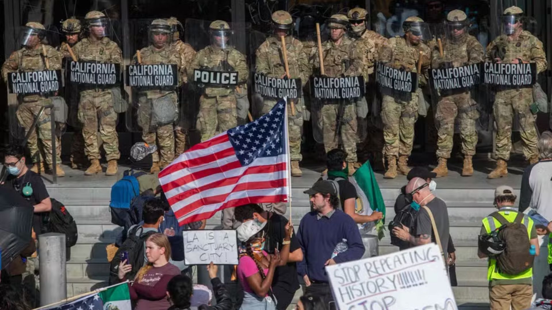 Pesquisas mostram queda do apoio à política migratória de Trump