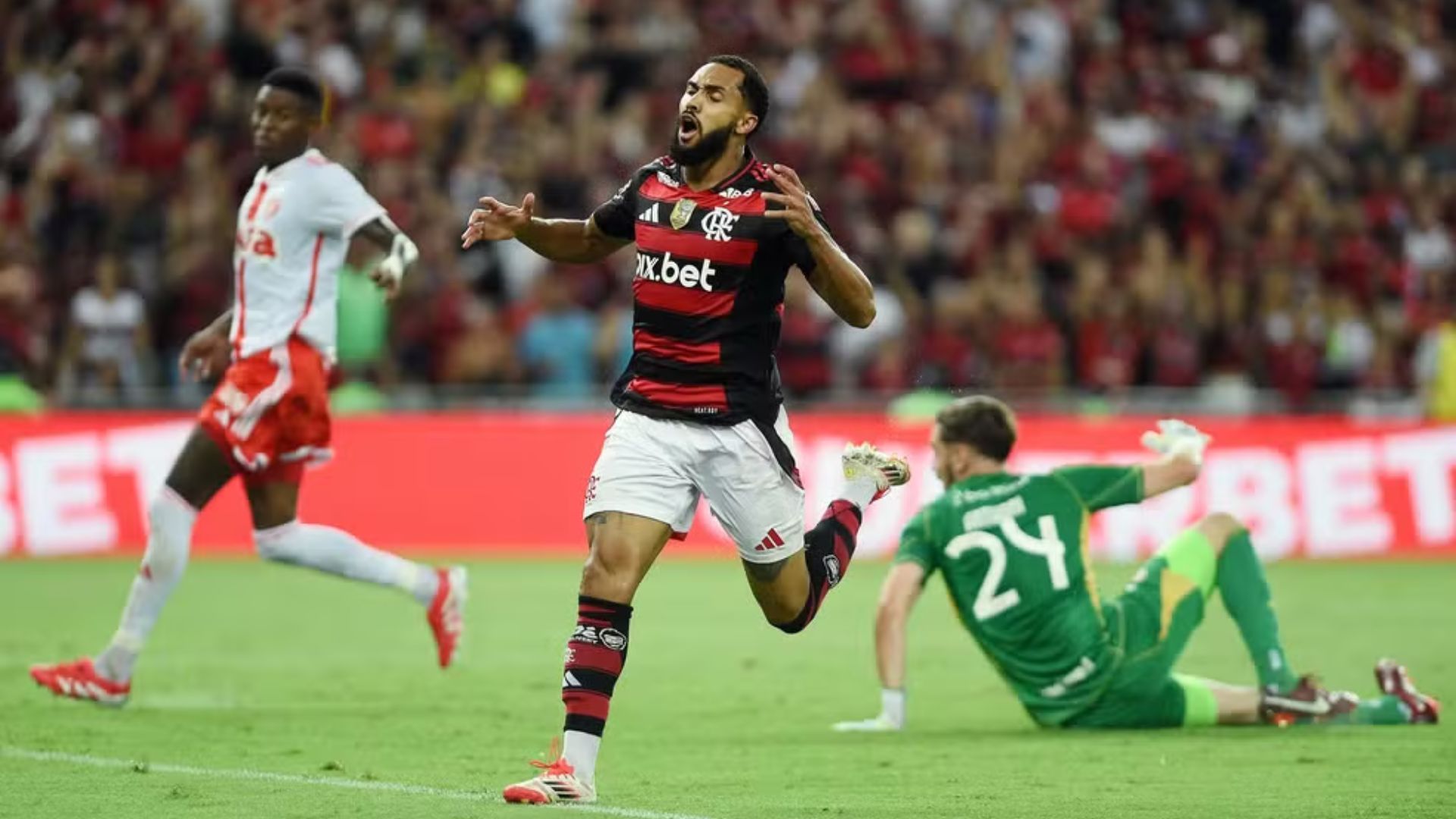 Juninho recebe propostas da Arábia Saudita e Flamengo avalia empréstimo