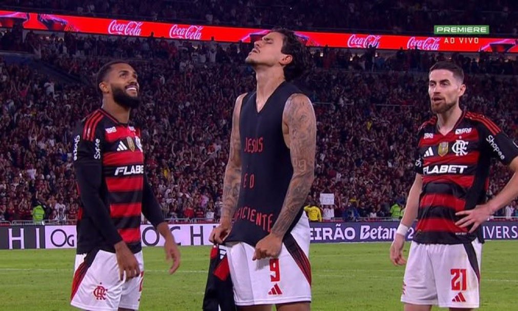 Pedro marca, Flamengo vence o Fluminense por 1 a 0 e segue na busca pela liderança do Brasileiro
